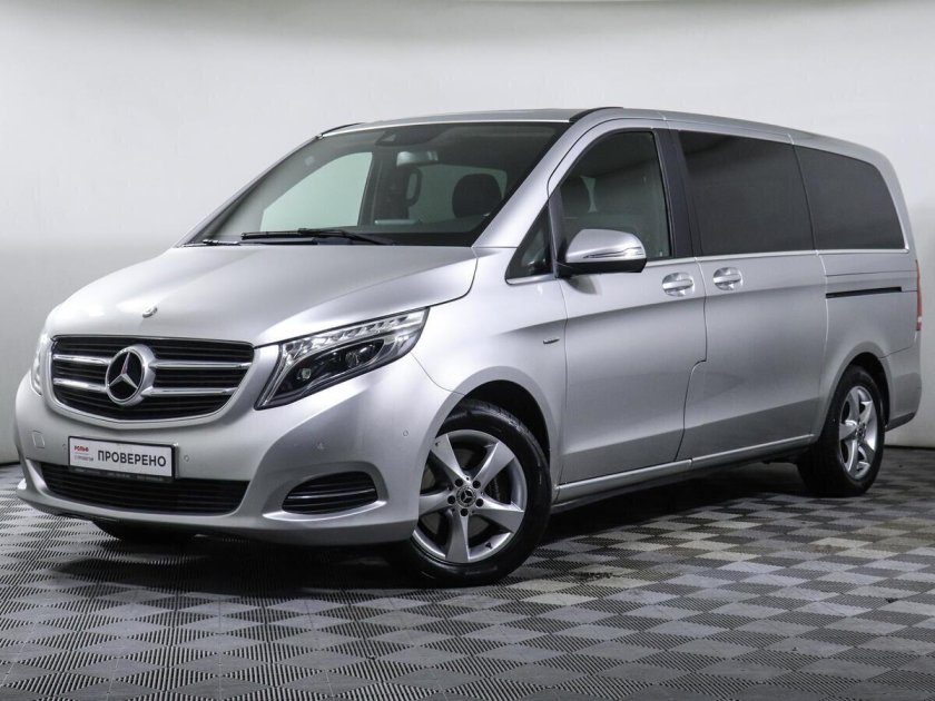 Серый минивэн