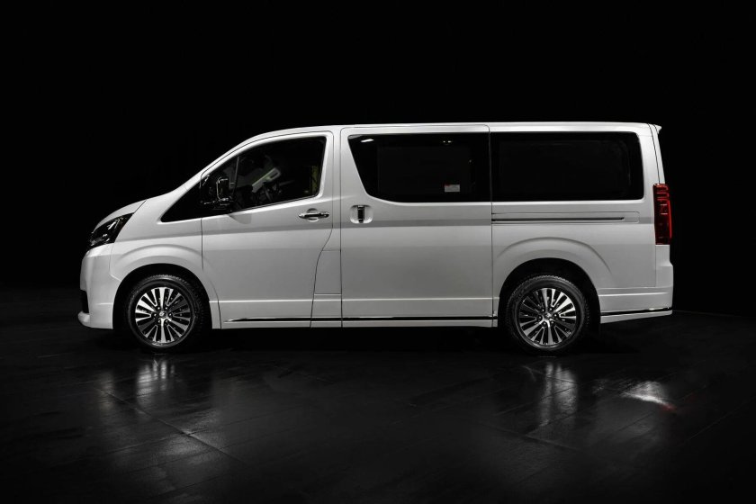 Toyota Hiace h300 новый минивэн