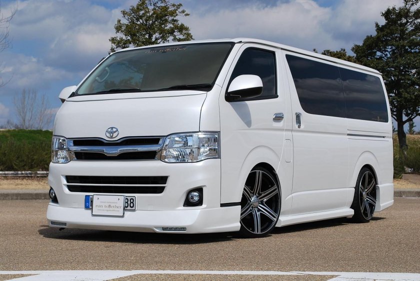 Тойота Хайс 2022