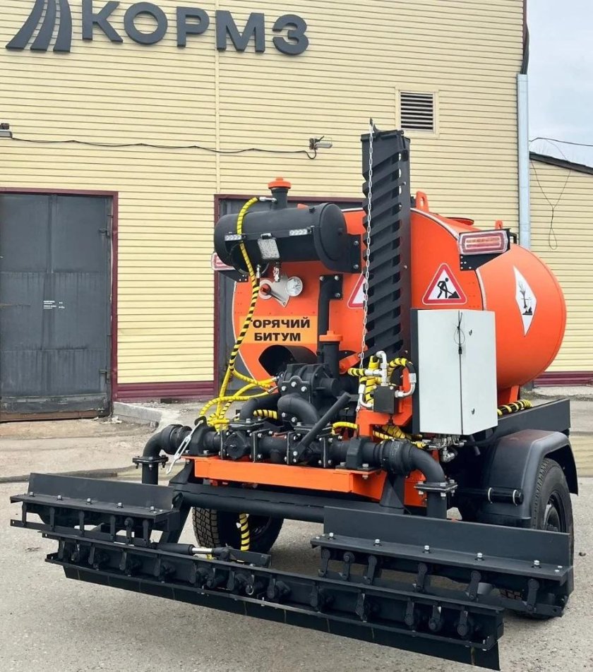 Прицепной гудронатор 1500л