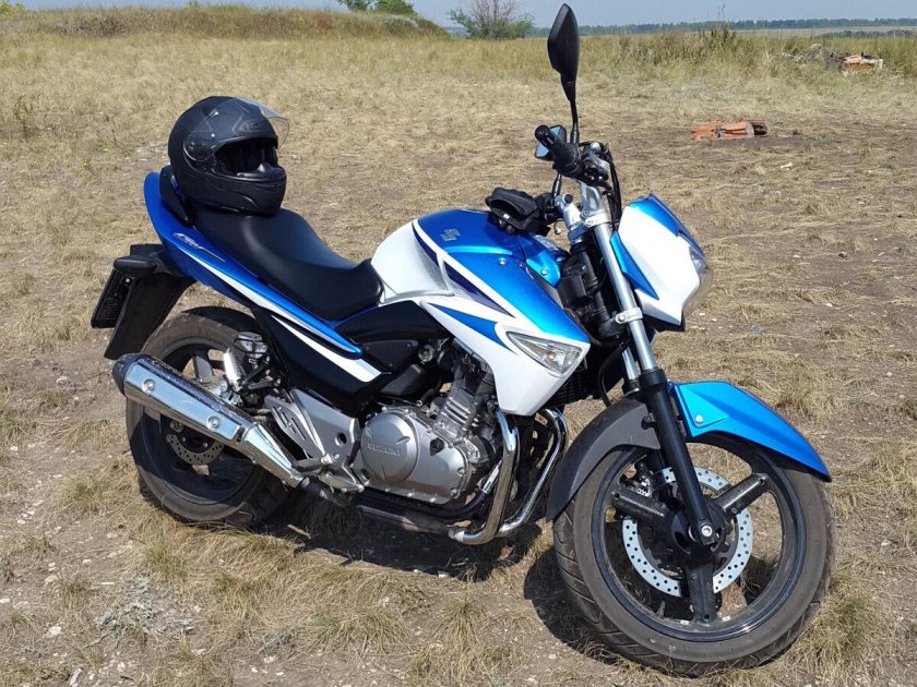 Suzuki GSR 250