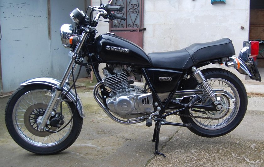 Мотоцикла Suzuki gn250