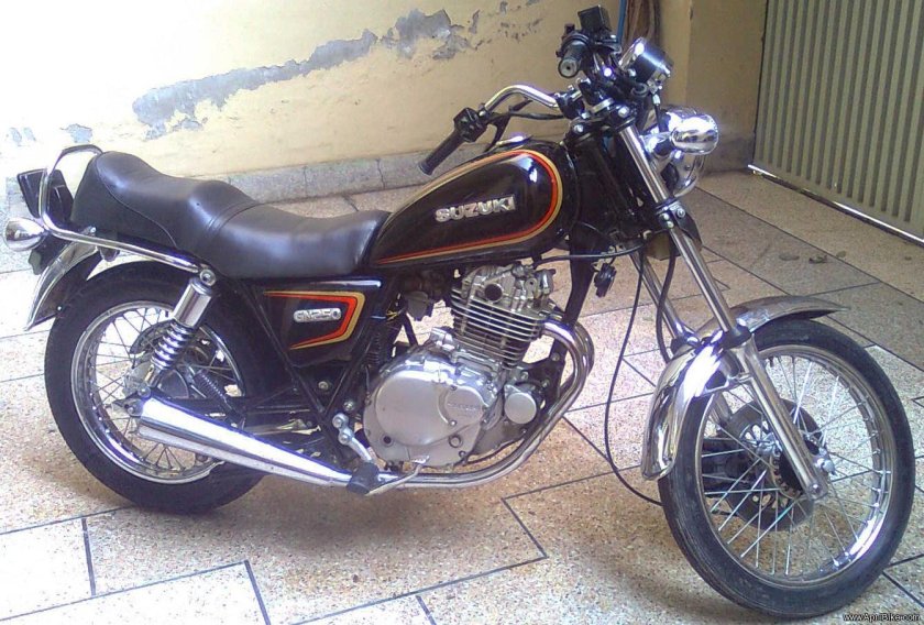 Мотоцикла Suzuki gn250