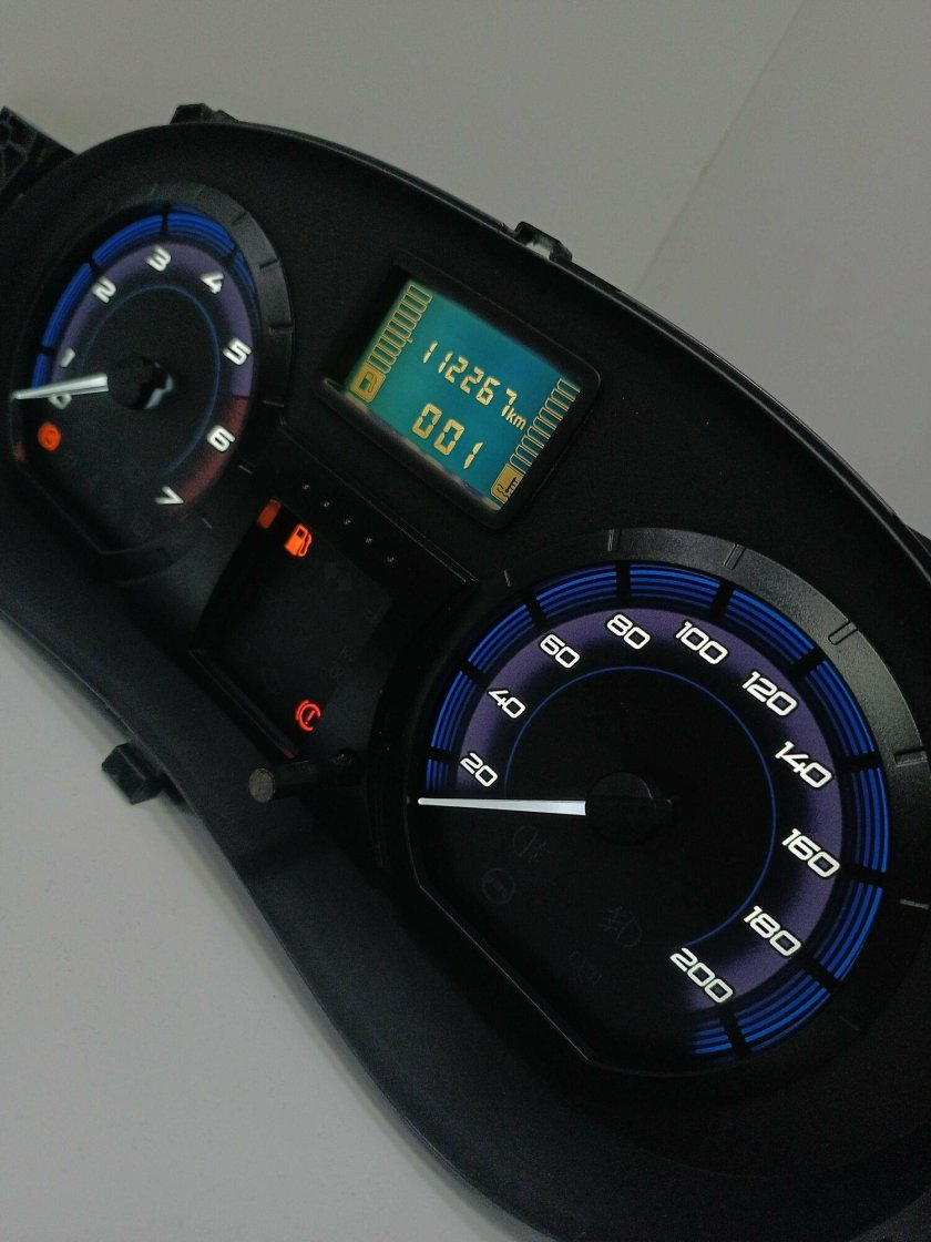 Приборка Логан