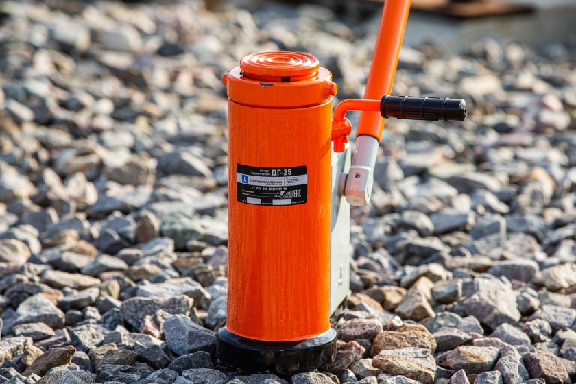 Домкрат гидравлический ДГ-25