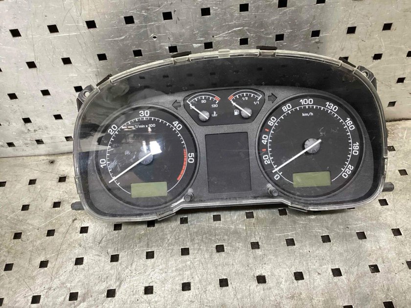 Приборная панель Октавия 1998