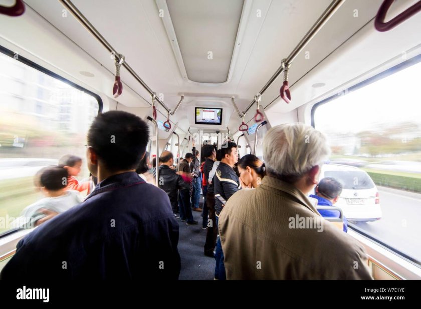 Безрельсовый электропоезд в Китае