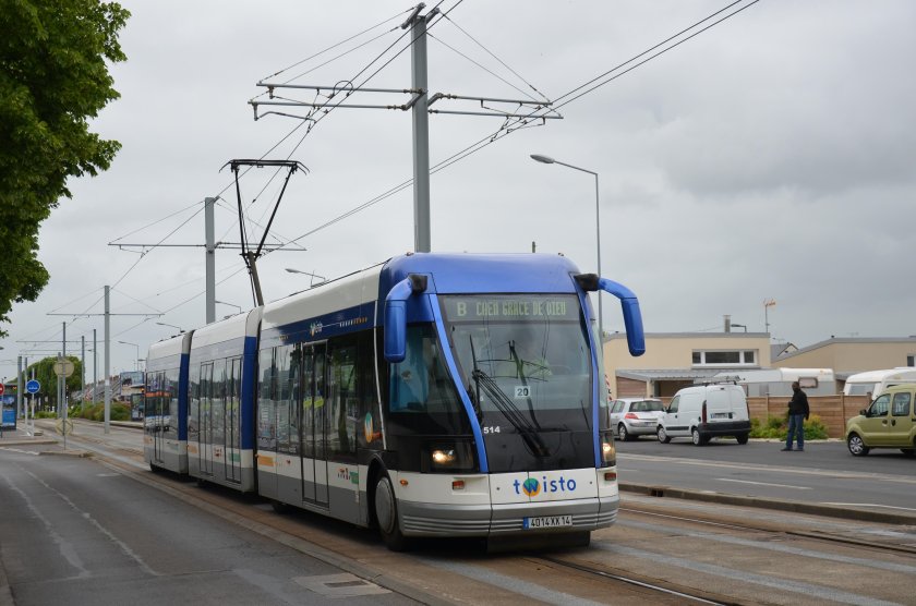 Трамвай на шинах