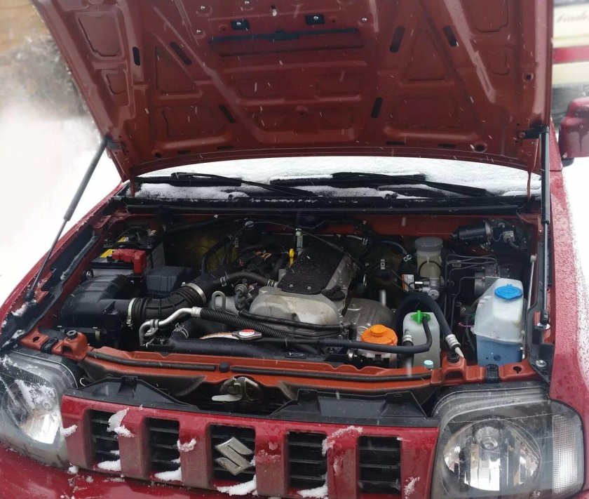 Упор капота Сузуки Джимни