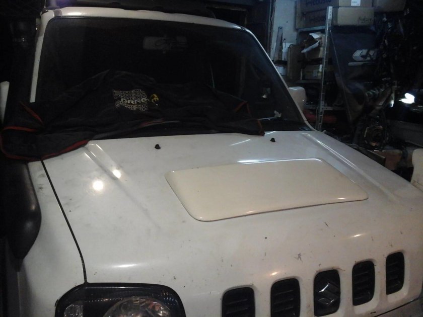 Воздухозаборник на капот Сузуки Джимни