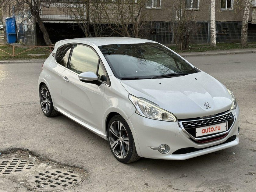 Пежо 208 2014