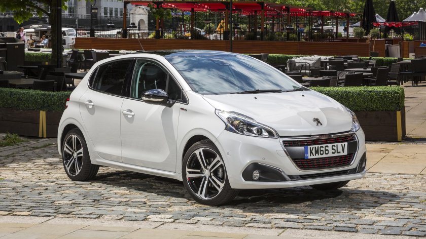 Пежо 208 2015