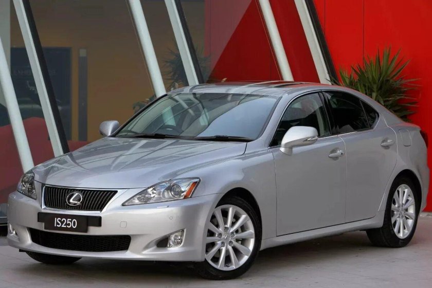 Lexus is 250 2005