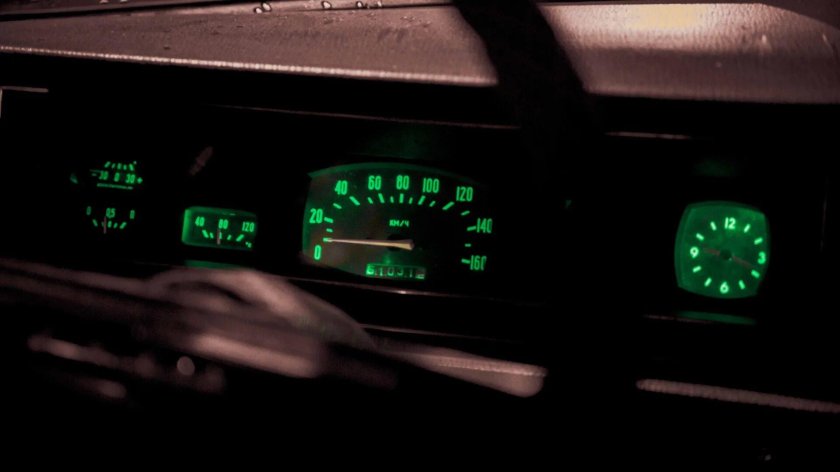 Волга ГАЗ 24 панель приборов с ленточным спидометром фото