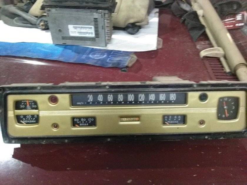 ГАЗ 24 ленточная приборная панель