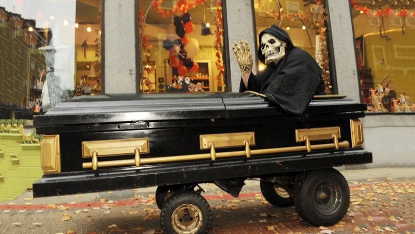 Гроб на колесиках страшилка