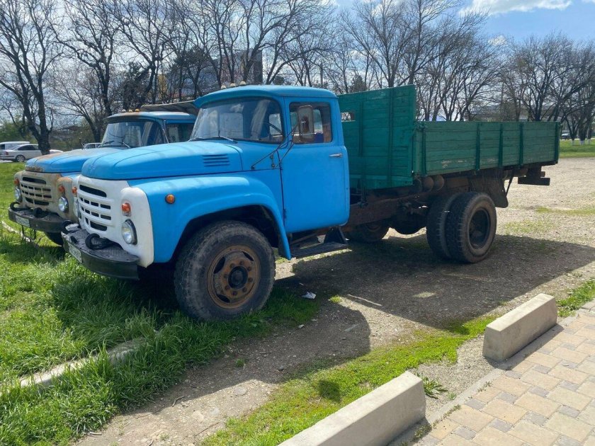 Грузовик зил 130