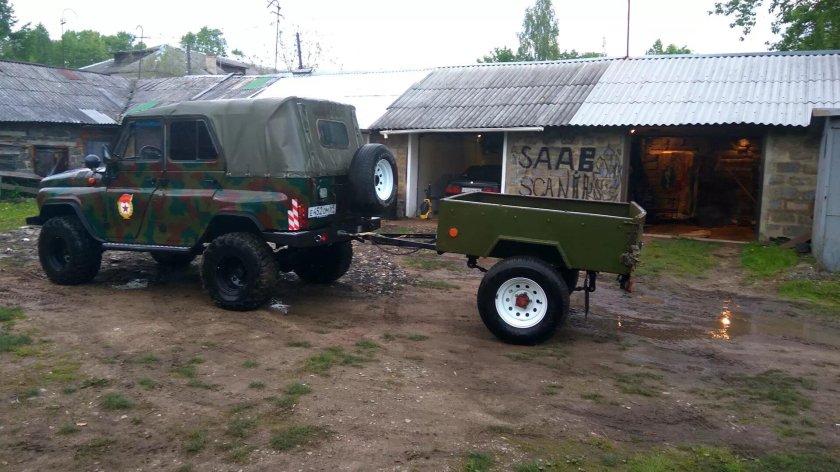 УАЗ 469 на колесах с прицепом