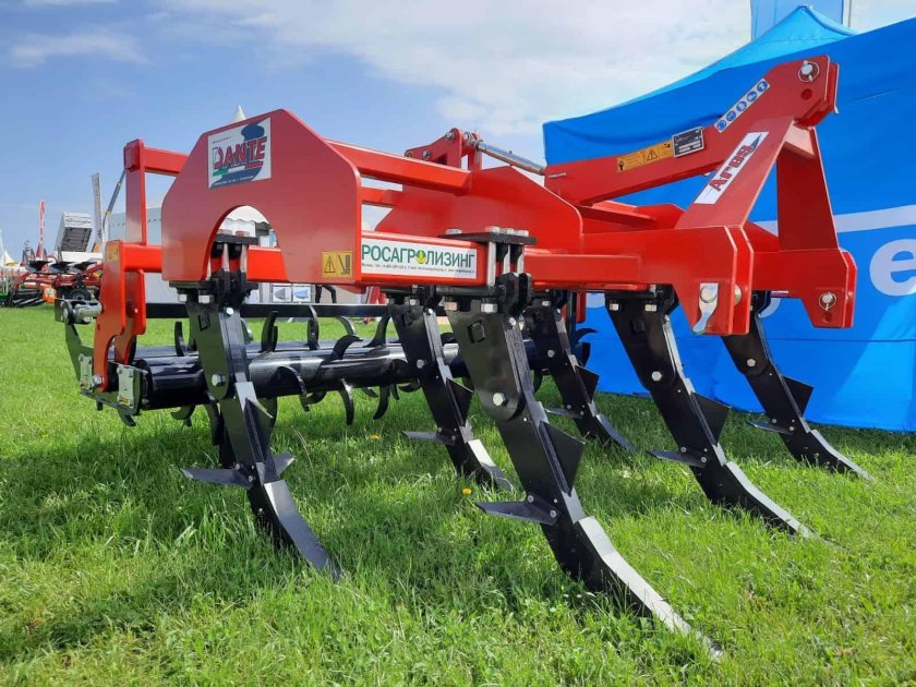 Плуг глубокорыхлитель