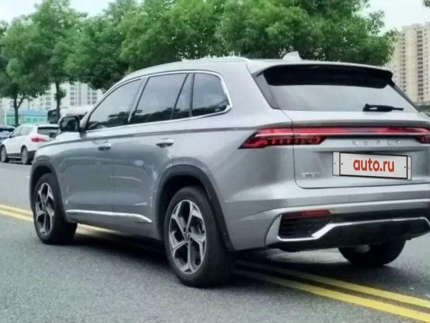 Geely Monjaro серый