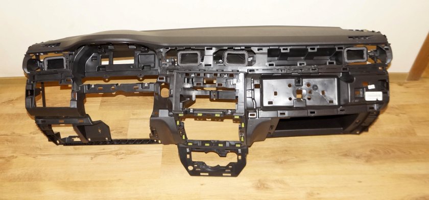 Передняя панель салона