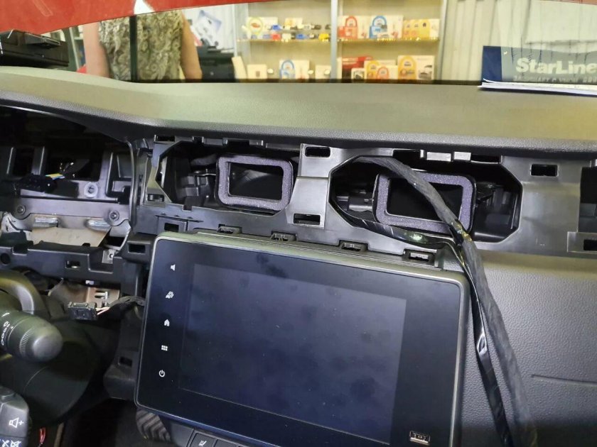 Штатная магнитола Рено аркана