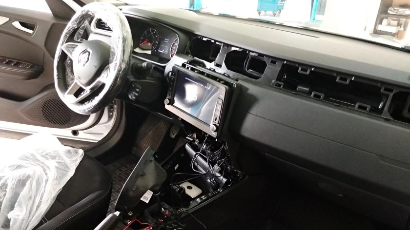 Штатная магнитола Рено аркана