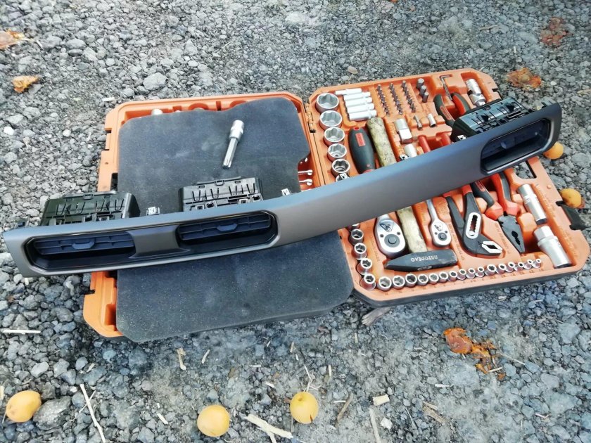 Панель приборов аркана