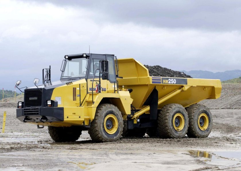 Коматсу сочлененный самосвал