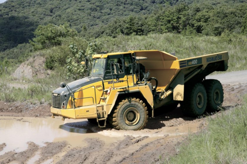 Komatsu hm400