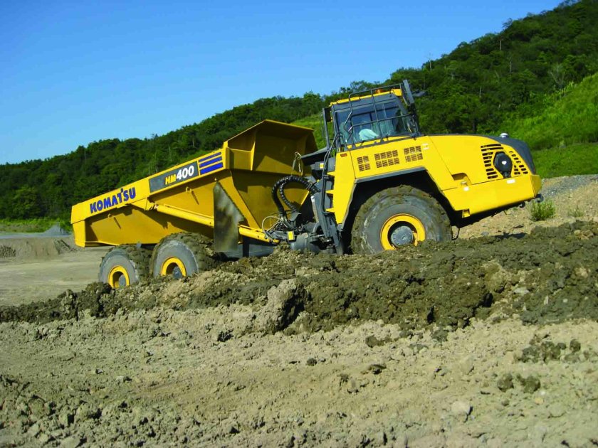 Шарнирно-сочлененный самосвал komatsu hm400