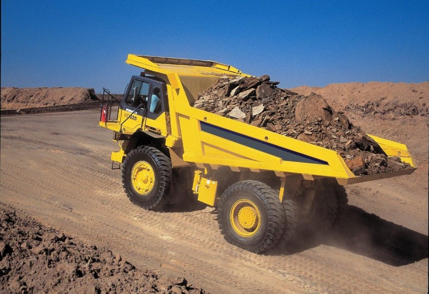 Самосвал карьерный komatsu hd255