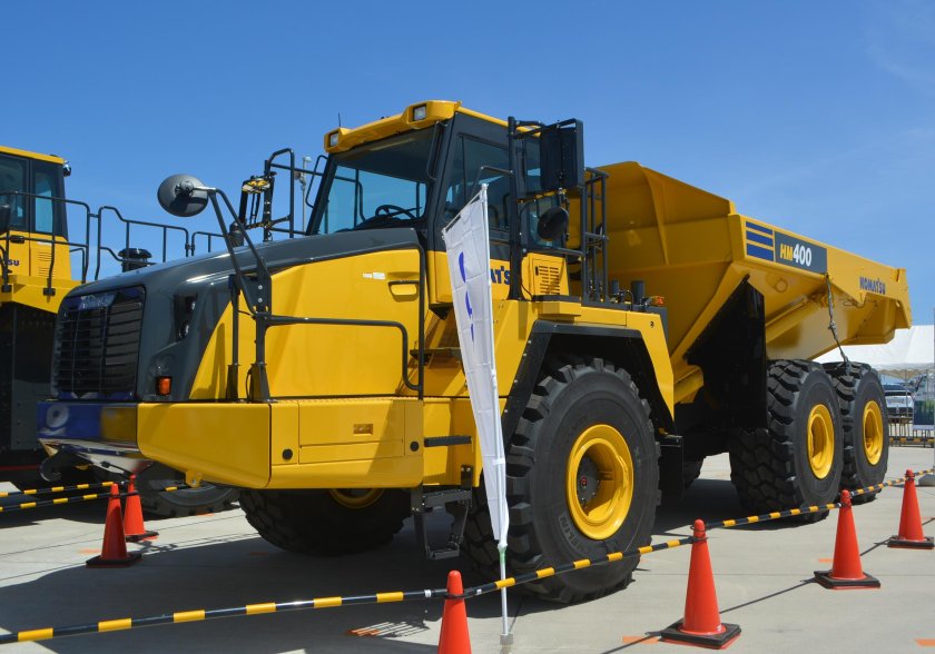 Коматсу самосвал hm400