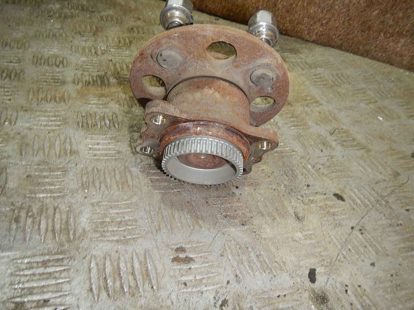 Киа Рио 2004 ступица задняя