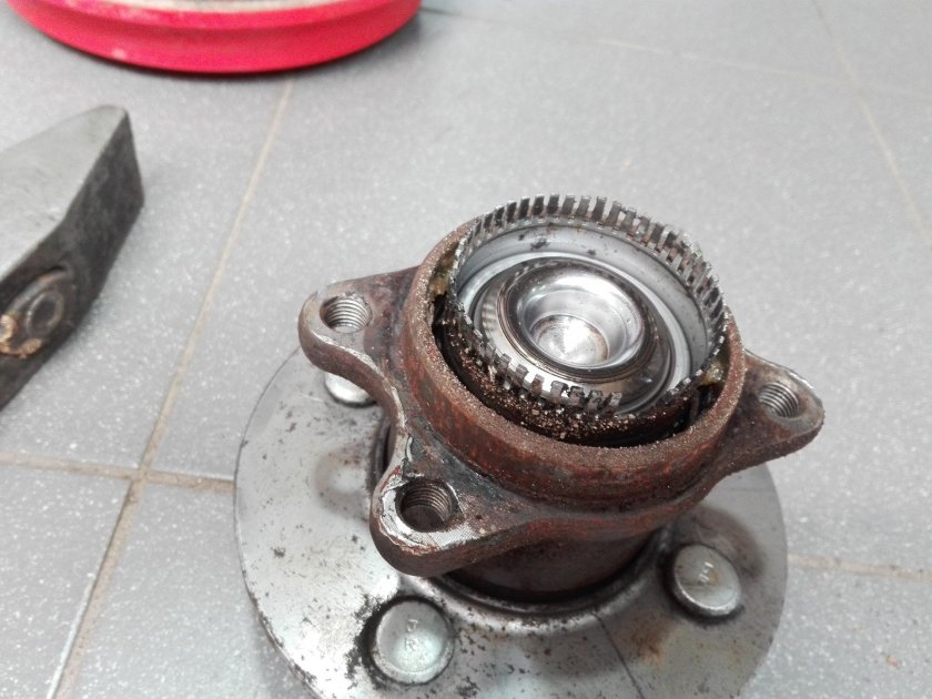 Задний ступичный подшипник Киа Рио 2