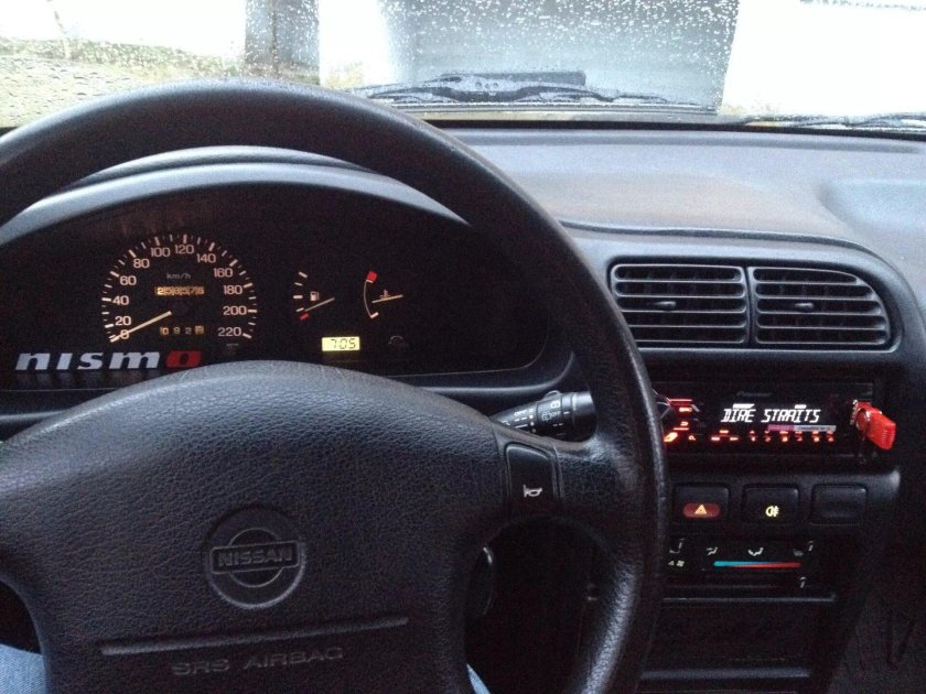 Nissan Sunny n14 салон