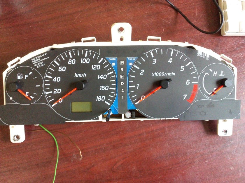 Щиток приборов Ниссан ад 11 кузов