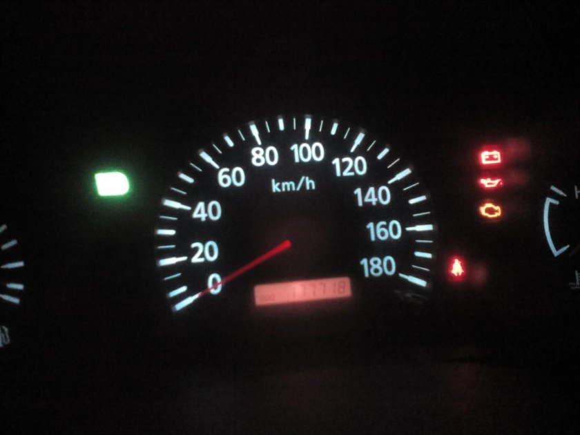 Лампочки Nissan Sunny fb15