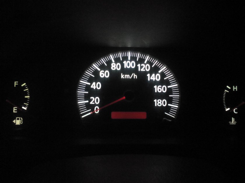 Лампочки Nissan Sunny fb15