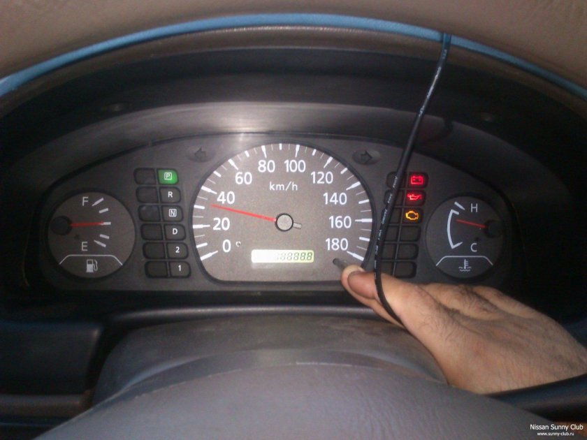 Панель приборов Ниссан ад 2001