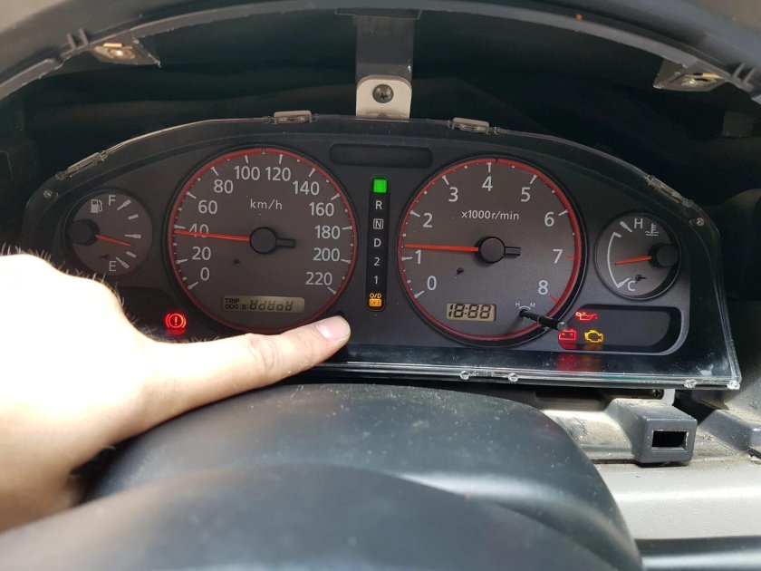 Ниссан Санни цоколь приборной панели