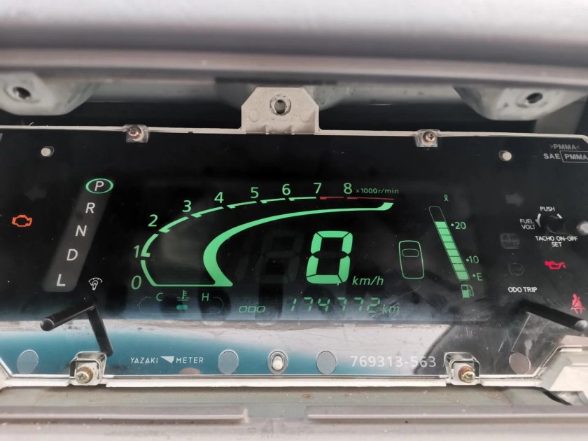 Nissan Liberty панель