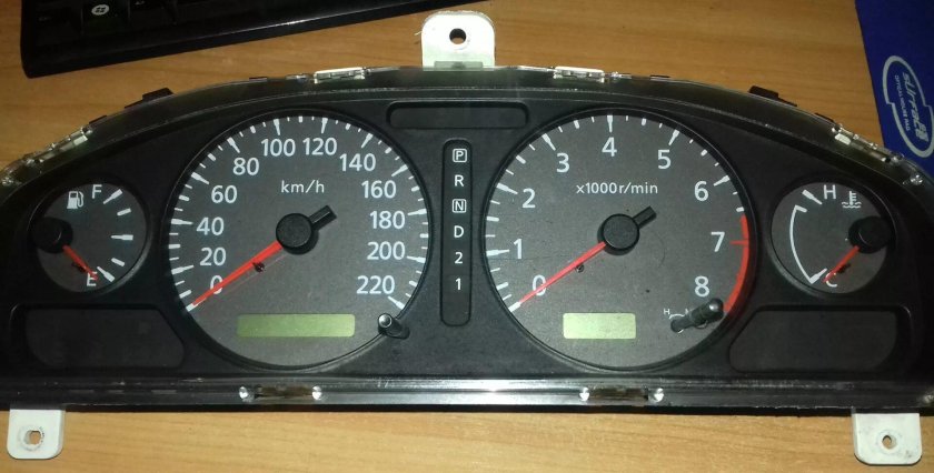 Nissan Sunny fb15 приборная панель