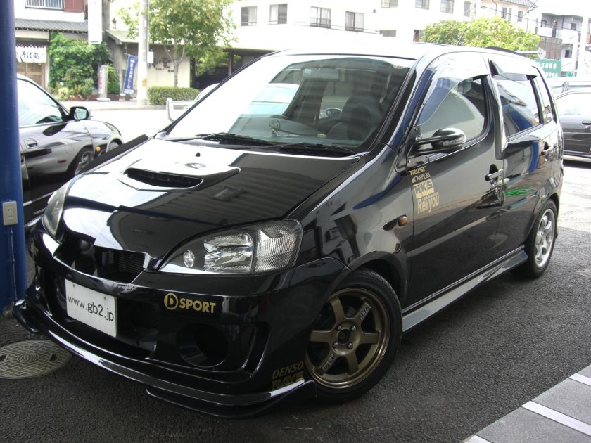 Daihatsu YRV Tuning