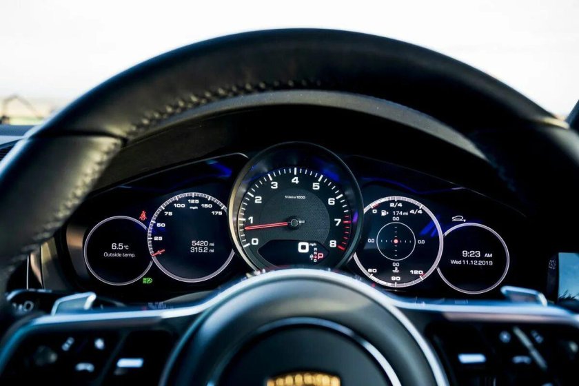 Приборная панель Порше