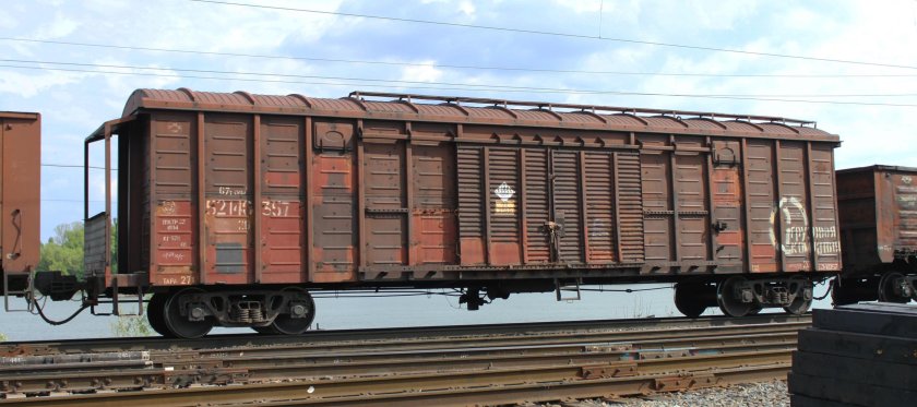 Крытый вагон 11-270