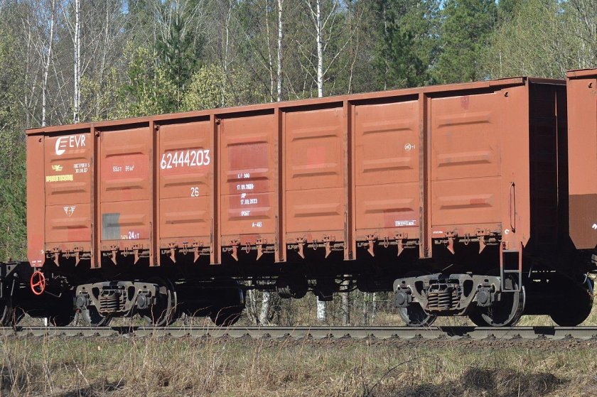 Четырехосный цельнометаллический полувагон 12-1592