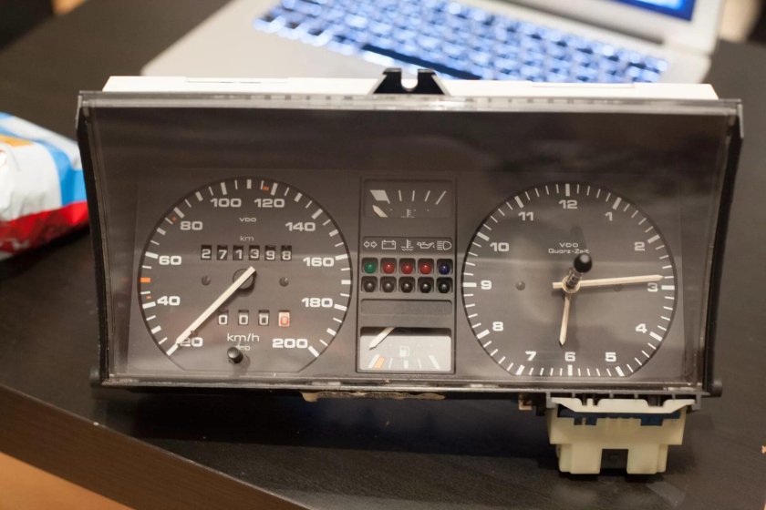 Приборная панель Jetta 2