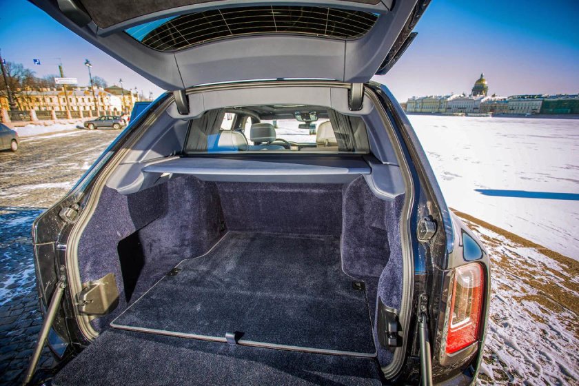 Rolls Royce Cullinan багажник
