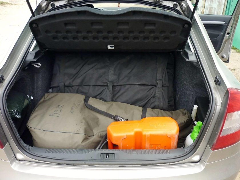 Лодочный мотор в багажнике